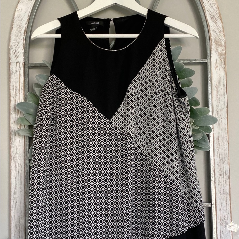 Alfani black and white sleeveless blouse